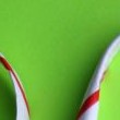 Decorazioni di Natale in cartone e materiali poveri