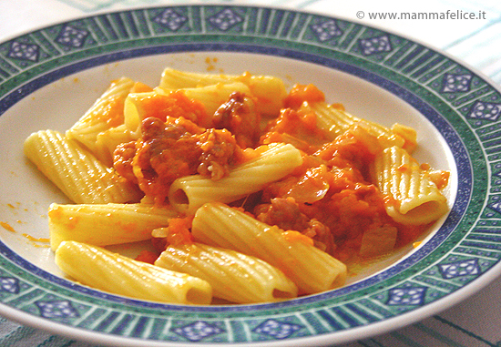 pasta con zucca e salsiccia: ricetta facile fotografata passo passo