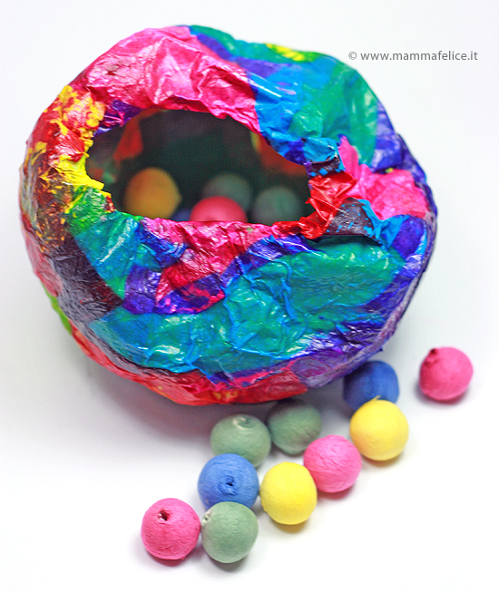 uovo-pasqua-cartapesta-palloncino