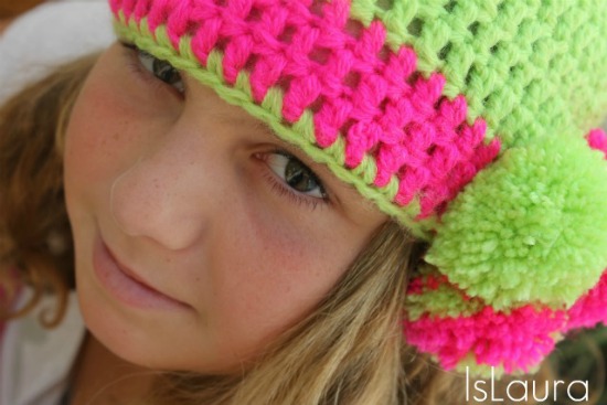 cappello a crochet in lana con pon-pon