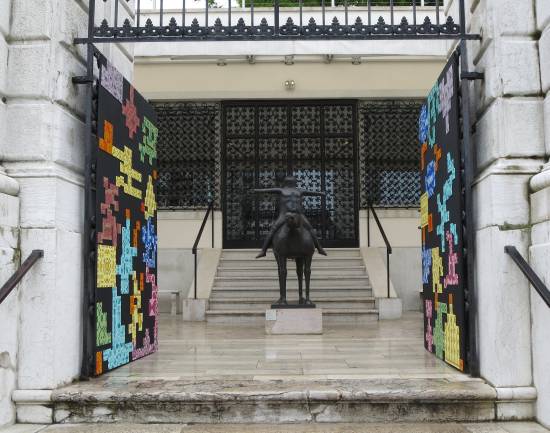 venezia-installazione-museo-peggy-guggenheim-ingresso