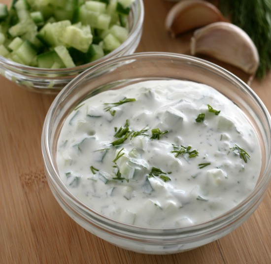 ricette-con-la-menta-salsa-greca-salsina-pinzimonio-yogurt-tzatzichi