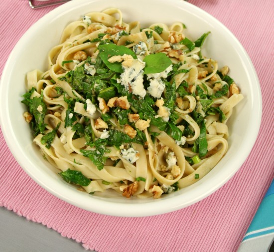 ricette-con-la-menta-spaghetti-pesto-basilico-noci-gorgonzola
