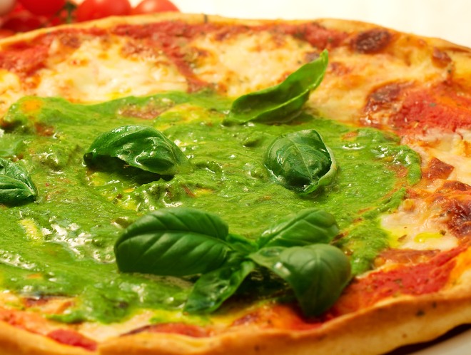 pizza-rossa-al-pesto