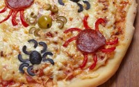 ricette-di-halloween-per-bambini-pizza-ragnetti