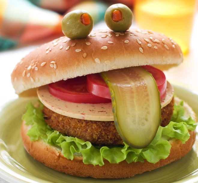 ricette-halloween-bambini-burger-vegetariano-mostro-alieno