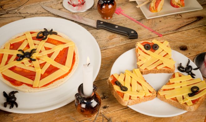 ricette-halloween-toast-pizza-mummia