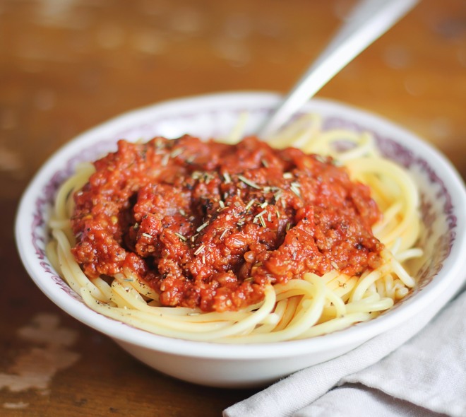 ricette-svezzamento-10-mesi-spaghettini-ragu-pomodoro