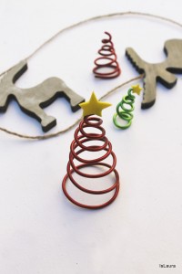 Come-fare-alberelli-di-Natale-con-filo-metallico-e-gomma-crepla.
