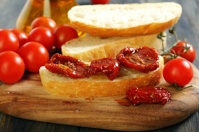 merende-per-la-scuola-panino-con-pomodori-secchi