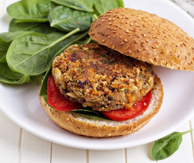 ricette-vegetariane-con-i-legumi-burger-quinoa-fagioli