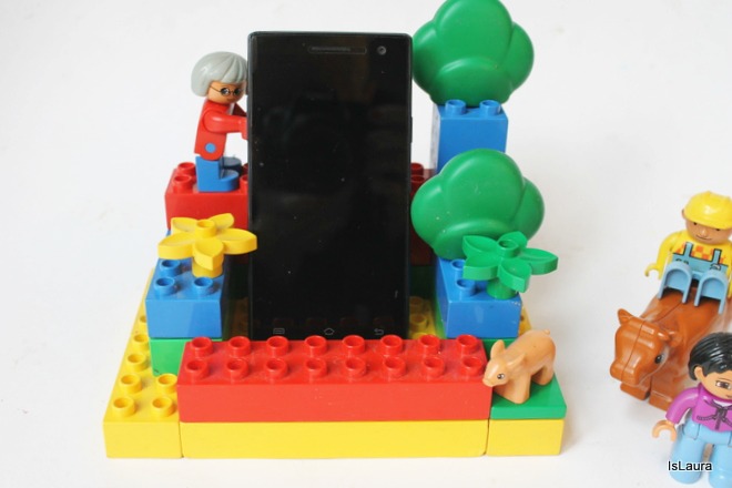 come-fare-poggia-telefono-con-lego