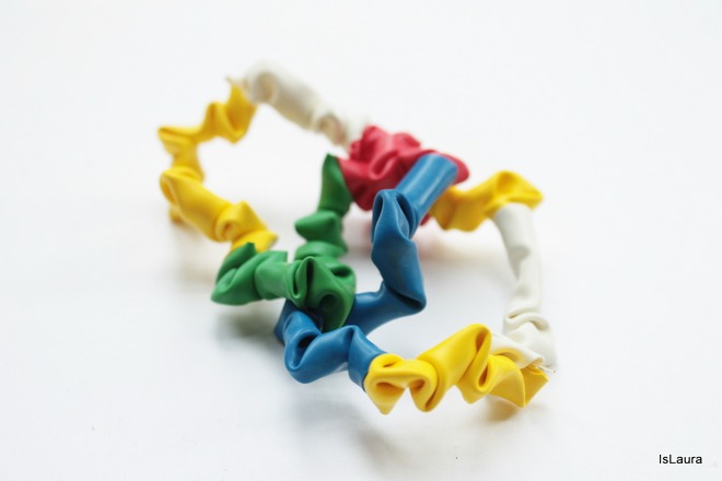 come-fare-semplici-bracciali-con-i-palloncini