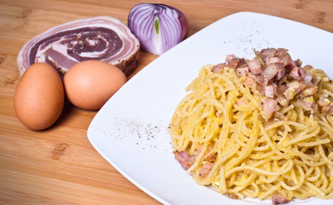 ricette-tradizionali-laziali-spaghetti-alla-carbonara-e- cipolla