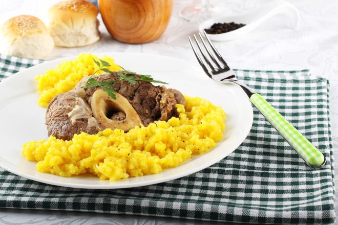 ricette-tradizionali-lombarde-risotto-giallo-con-midollo