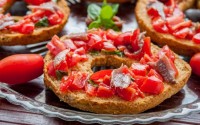 ricette-tradizionali-pugliesi-friselle-pomodori-e-acciughe