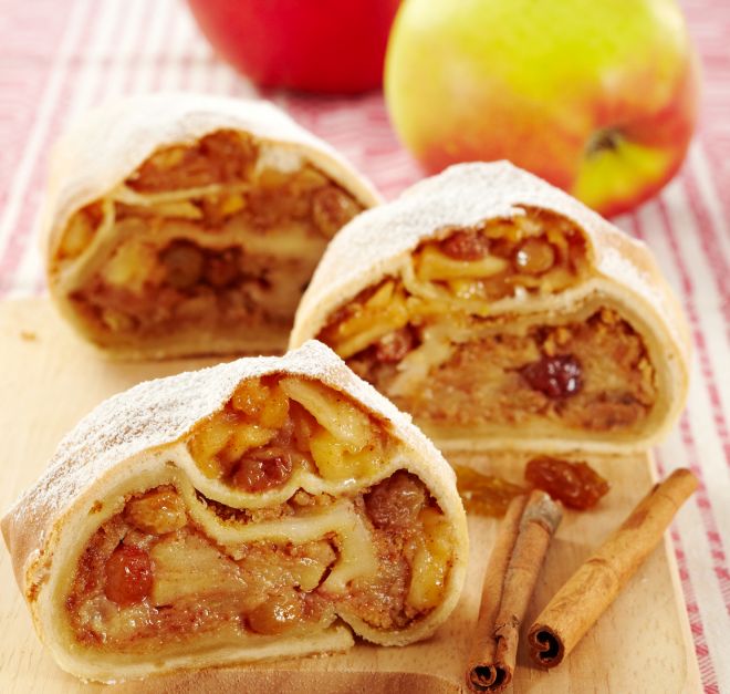 ricetta-tipica-regionale-italiana-dello-strudel-di-mele-trentino-alto-adige