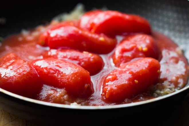 ricette-base-come-si-cucina-il-sugo-di-pomodoro