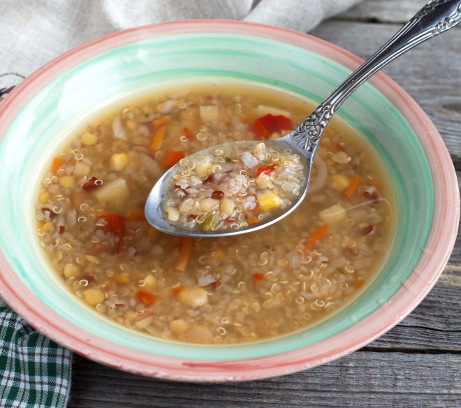 svezzamento-9-mesi-minestrina-quinoa-e-verdure