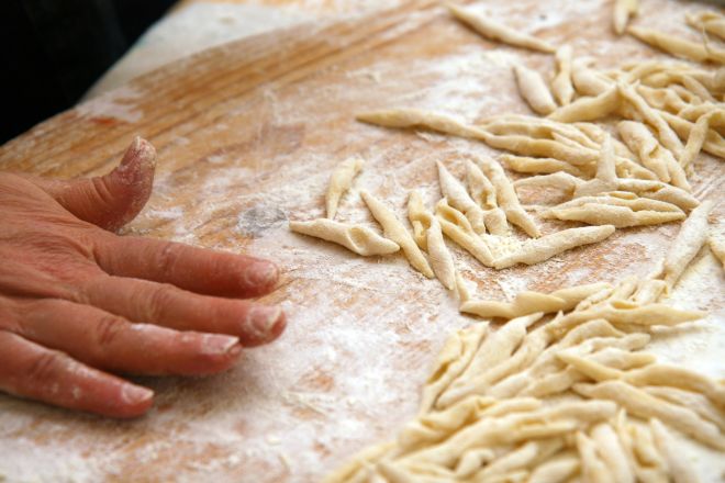 pasta-fresca-fatta-in-casa-senza-uova-strozzapreti