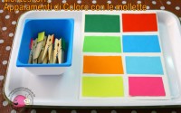 montessori-attivita-vita-pratica-motricita-fine-appaiamenti-di-colore-con-mollette