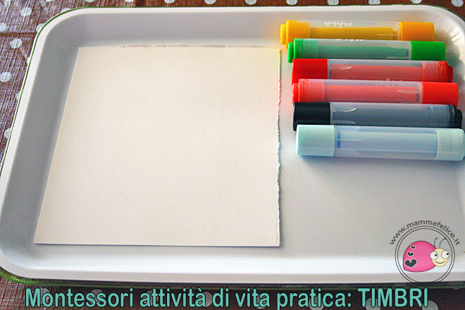 montessori-attivita-vita-pratica-motricita-fine-disegnare-con-i-timbri