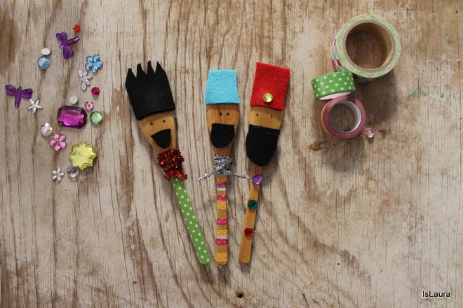 Re-Magi-con-cucchiai-di-legno-e-materiali-di-riciclo