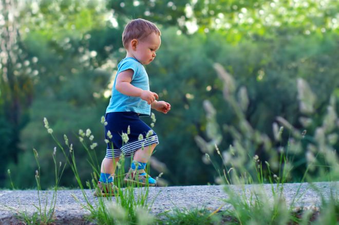 tappe-sviluppo-neonati-bambini-10-mesi-di-vita