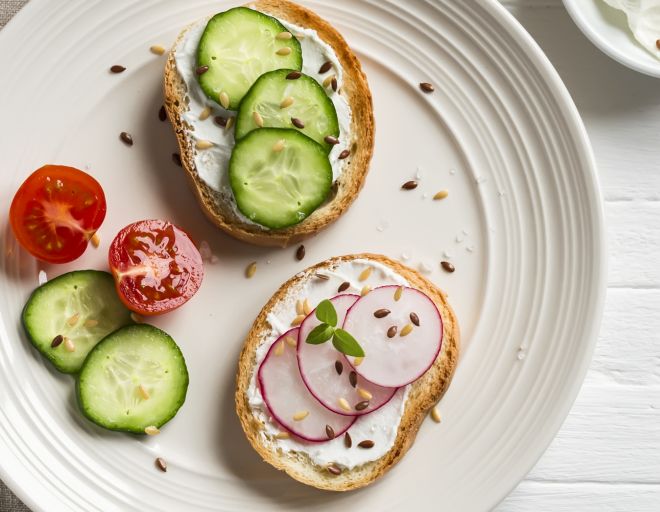 idee-per-una-colazione-sana-dieta-leggera-pane-tostato-salato