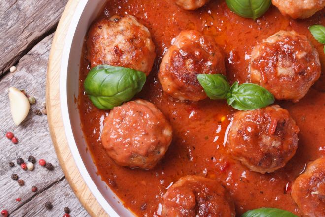 ricette-tradizionali-laziali-bucatini-polpette-al-sugo