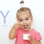 lavoretti-per-bambini-con-vasetti-yogurt-vetro-plastica