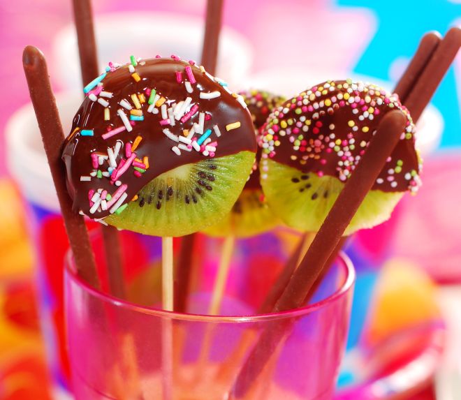 merende-per-bambini-kiwi-sullo-stecco-con-cioccolato