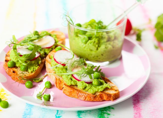 Crostini with pea puree,radish,rocket and cheese