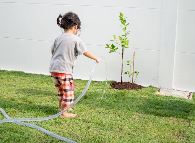 attivita-montessori-vita-pratica-facili-bambini