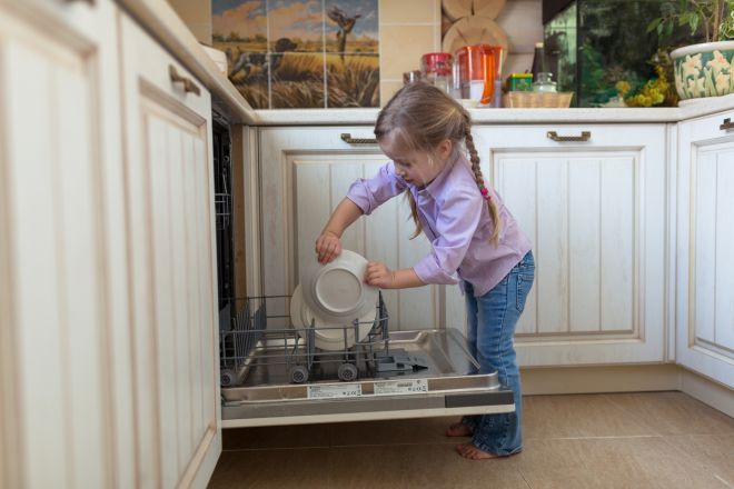 bambini-tavola-pappa-svezzamento-autosvezzamento-metodo-montessori