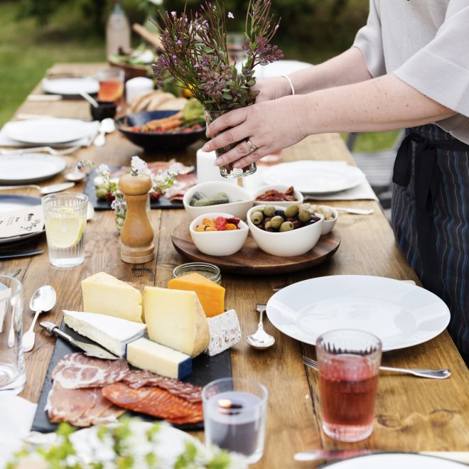 apericena-aperitivo-aperto-giardino-gazebo-buffet