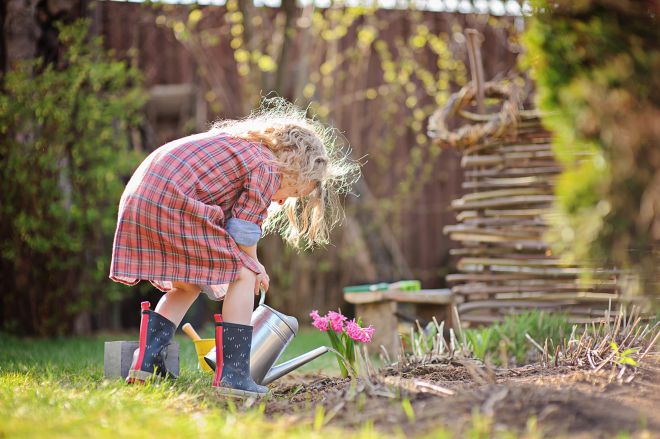 bambini-tablet-tv-regole-ambiente-montessori-natura