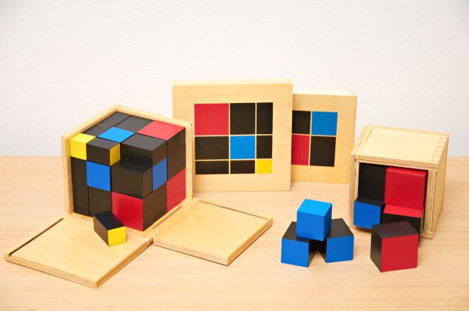 materiali-montessori-cubo-binomio-trinomio