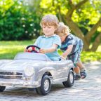 bambini-dimenticati-in-auto-caldo-estate-prevenzione