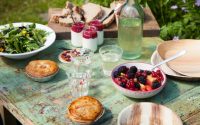 ferragosto-picnic-pranzo-estate-giardino-famiglia