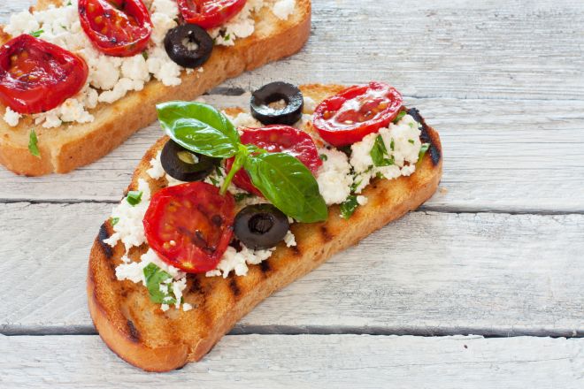 menu-cena-compleanno-marito-bruschetta-ricotta-pomodori-confit