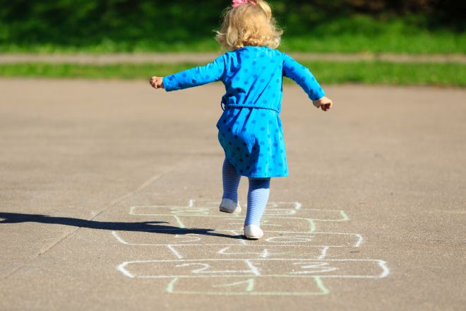 esercizi-motricita-fine-bambini-metodo-montessori