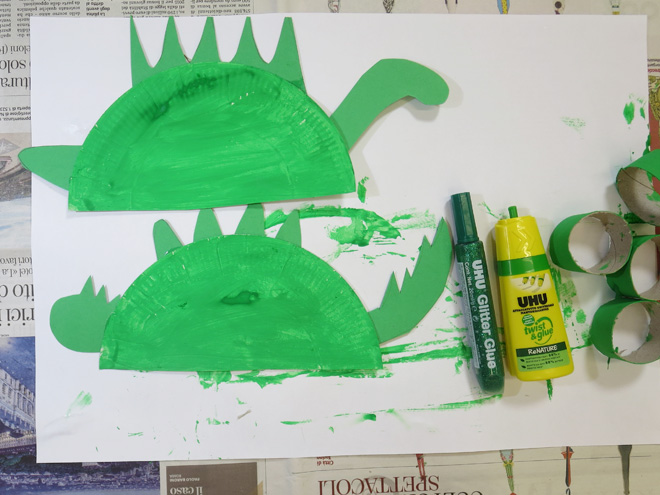 creare-con-bambini-lavoretti-dinosauri-carta-colla-stic-collage