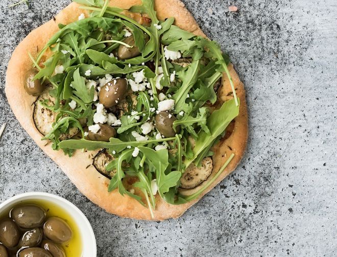 ricette-vegetariane-menu-pasqua-pasquetta_focaccia-rucola-feta