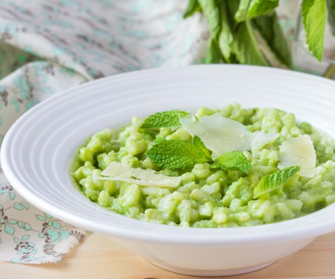 ricette-vegetariane-menu-pasqua-pasquetta_risotto-piselli-asparagi-spinaci