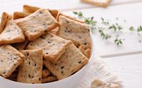 ricetta-crackers-fatti-in-casa-con-semi-farro-kamut