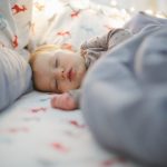 Come far addormentare i neonati e i bambini ad ogni età