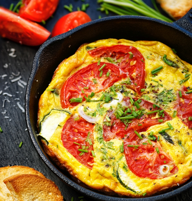 ricette-pranzo-ferragosto-menu-estate_frittata-pomodori-zucchine