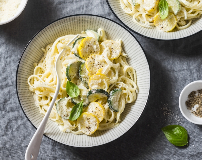 ricette vegetariane di primi piatti: pasta panna e zucchine