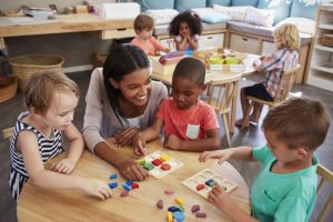SmartGames Giorno E Notte: Gioco In Legno Per Bambini Da 3 Anni, 48 Sfide